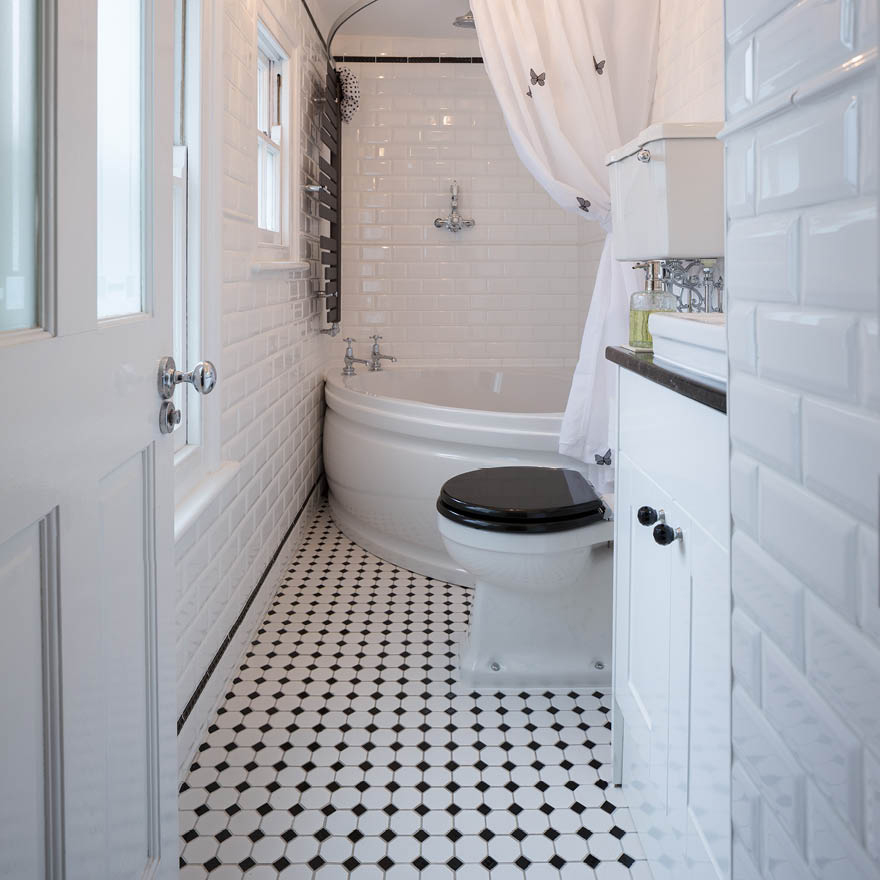 Artworks and Mosaics – A beautiful bathroom makeover