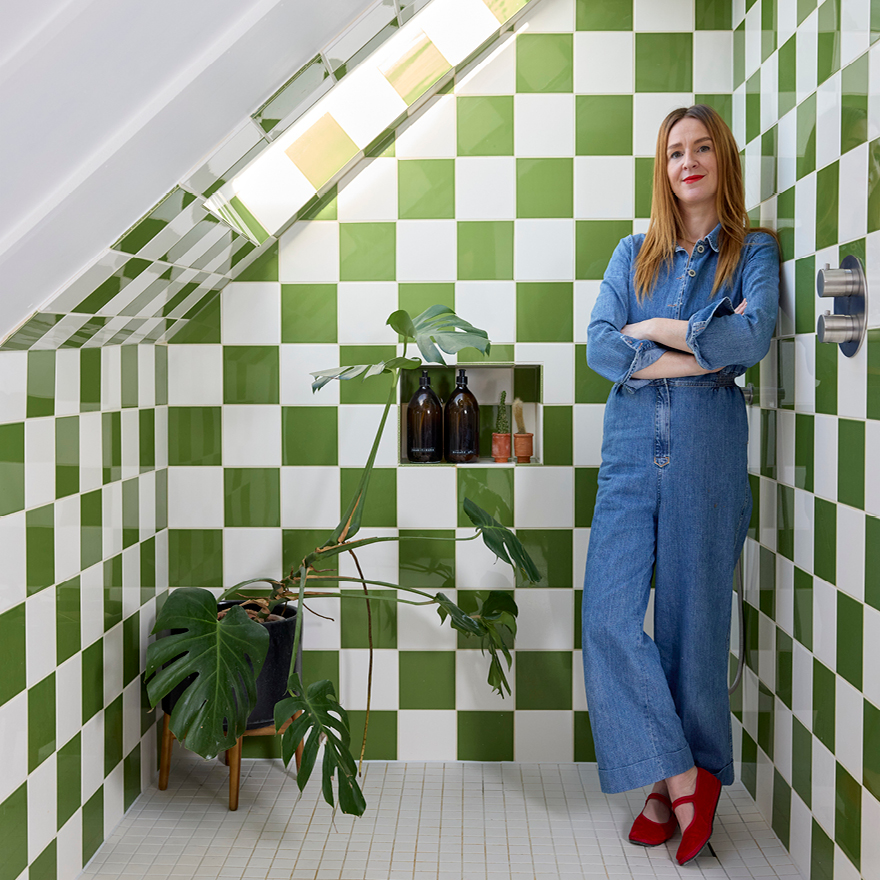 A bold bathroom makeover with @tinyandthehouse